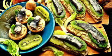 бутерброд килька, картошка, киви