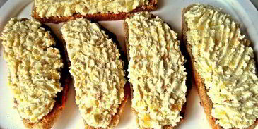 бутерброд килька, картошка, киви