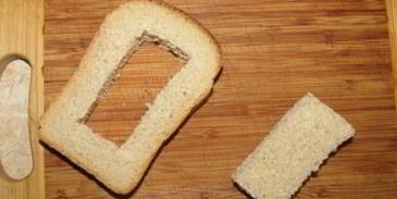 бутерброд с яйцом на сковороде