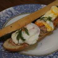 Рецепт Бутерброда с яйцом, тунцом и тапенадом