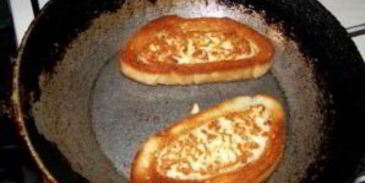 бутерброды с чесноком и сыром