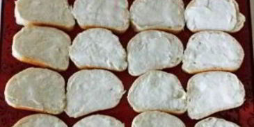 бутерброды с красной рыбой и огурцом