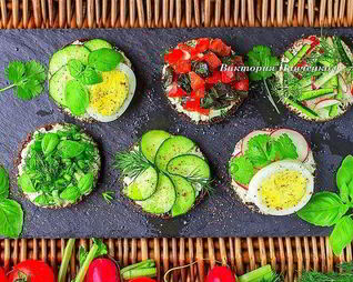 Бутерброды с овощами и зеленью