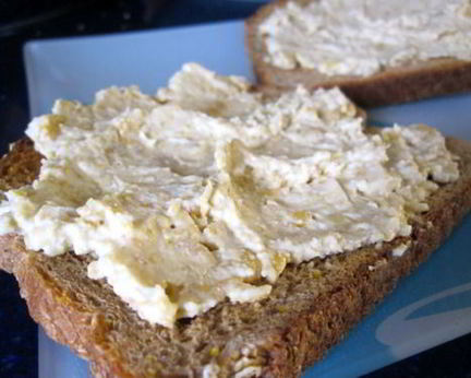 Бутерброды с паштетом из нута