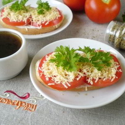 Бутерброды с сыром и помидорами