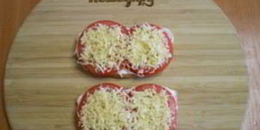 бутерброды с сыром и помидорами