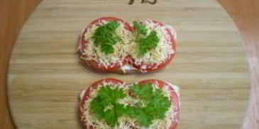 бутерброды с сыром и помидорами