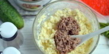 бутерброды с тунцом и икрой