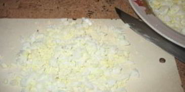 бутерброды с яйцом и чесноком