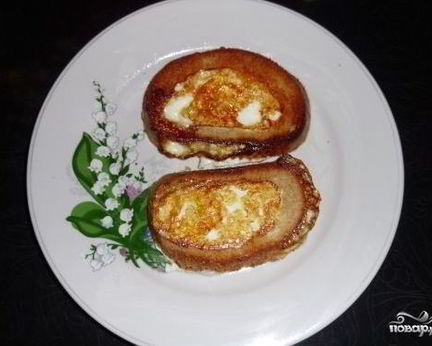 Бутерброды с яйцом на сковороде