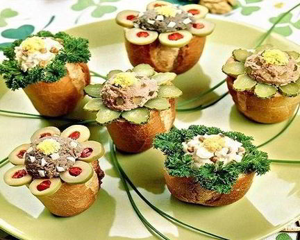 Бутерброды со шпротным паштетом