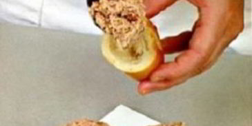 бутерброды со шпротным паштетом