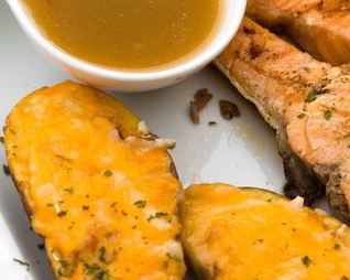 Горячие бутерброды из ржаного хлеба с брокколи и чеддером