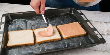 горячие бутерброды с колбасой и сыром