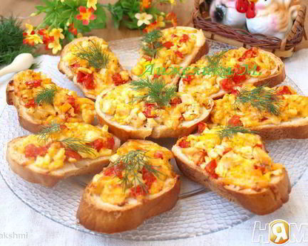 Горячие бутерброды с курицей и помидорами