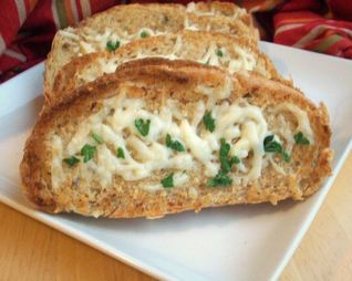 Горячие бутерброды с сыром и чесноком