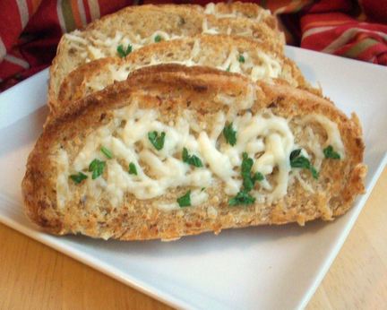 Горячие бутерброды с сыром и чесноком