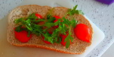 горячий бутерброд с помидорами