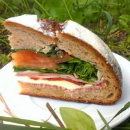 Рецепт Пана-баньей — слоеного бутерброда в хлебе