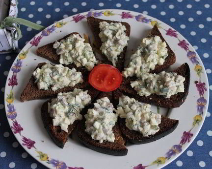 Закусочные бутерброды с сельдью