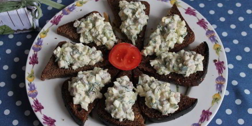 Рецепт закусочных бутербродов с сельдью