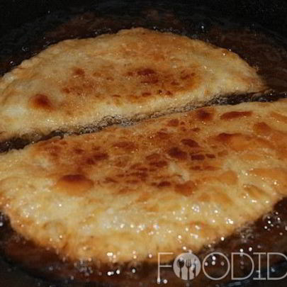 Чебуреки из слоеного теста