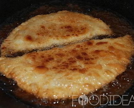 Чебуреки из слоеного теста