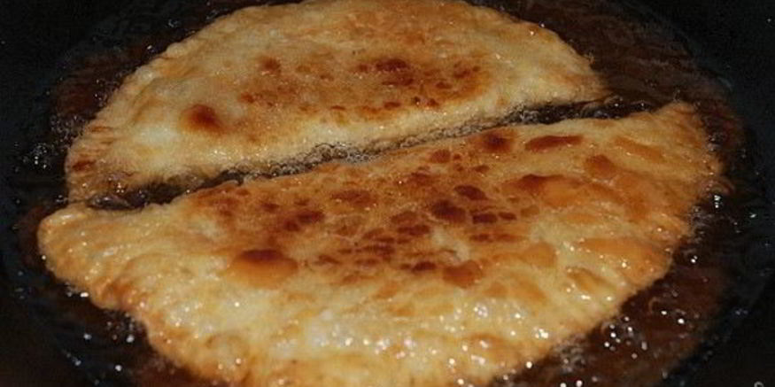 Рецепт чебуреков из слоеного теста