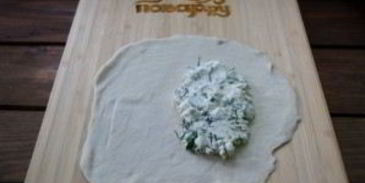 чебуреки с творогом и зеленью