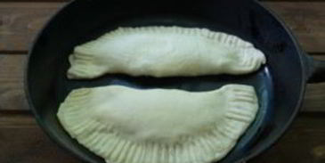 чебуреки с творогом и зеленью