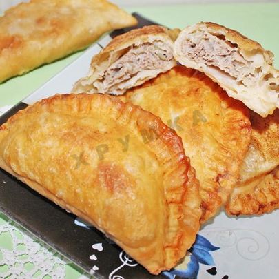 Крымские чебуреки из слоеного теста