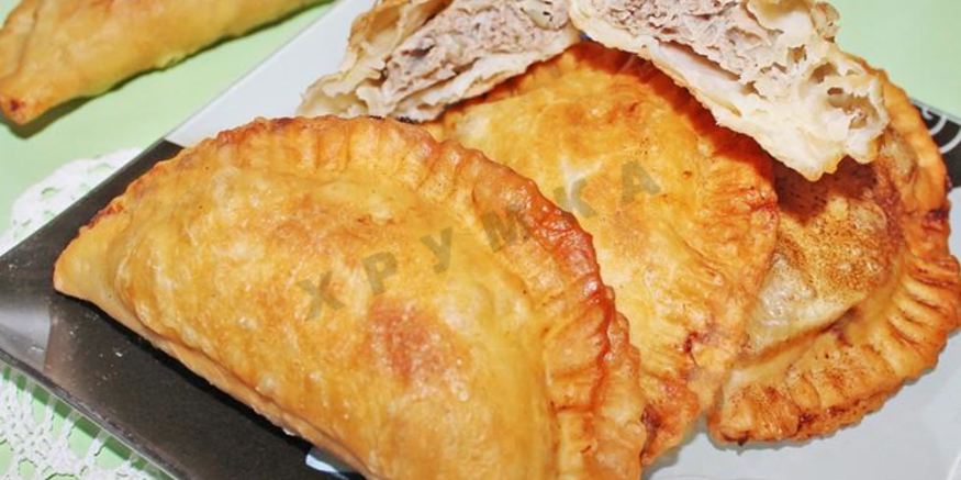 Рецепт крымских чебуреков из слоеного теста