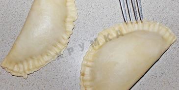 крымские чебуреки из слоеного теста