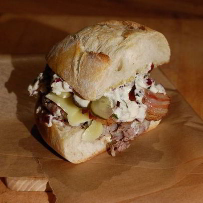 Чизбургер с беконом и дижонским соусом