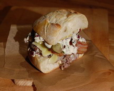 Чизбургер с беконом и дижонским соусом