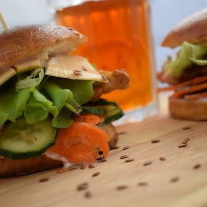 Чизбургер с курицей и домашней булочкой