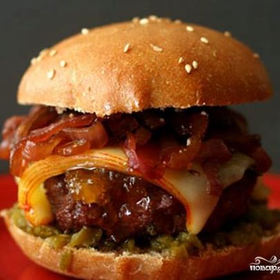 Чизбургер с луковым джемом