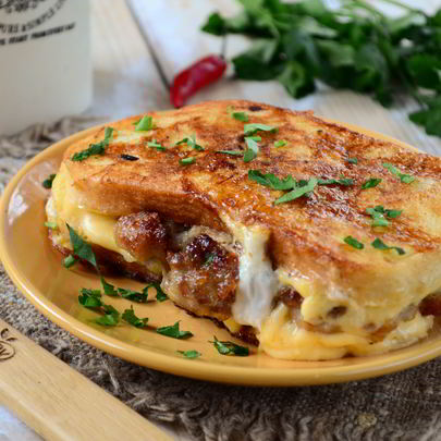 Чизбургер во французском тосте