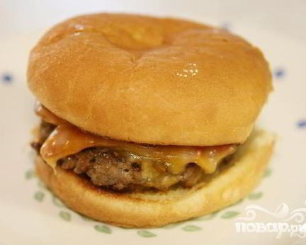 Чизбургеры с говядиной, беконом и сыром