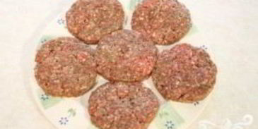 чизбургеры с говядиной, беконом и сыром