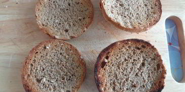 домашний чизбургер с соусом барбекю