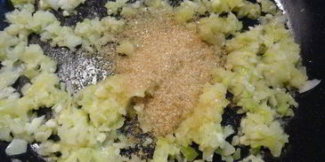 домашний чизбургер с соусом барбекю