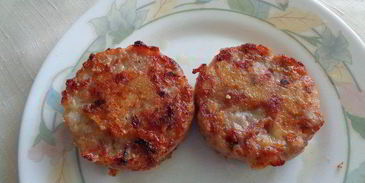 домашний чизбургер с соусом барбекю