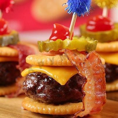 Канапе чизбургер