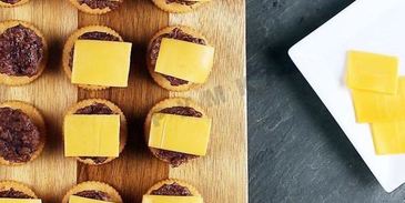 канапе чизбургер