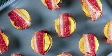 канапе чизбургер