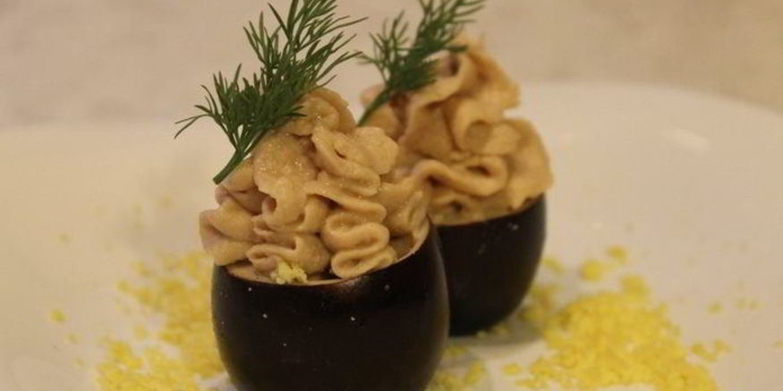 Рецепт черных яиц, фаршированных тунцом