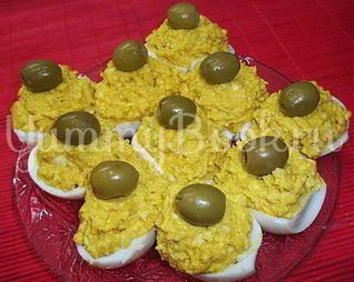 Фаршированные яйца икрой минтая