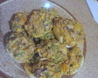 Фаршированные яйца с килькой