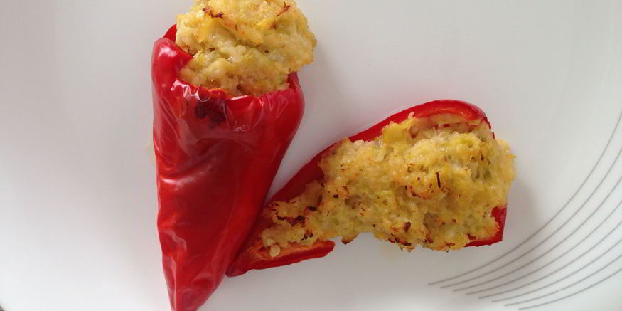 Рецепт перцев чили, фаршированные яйцами, пореем и креветками